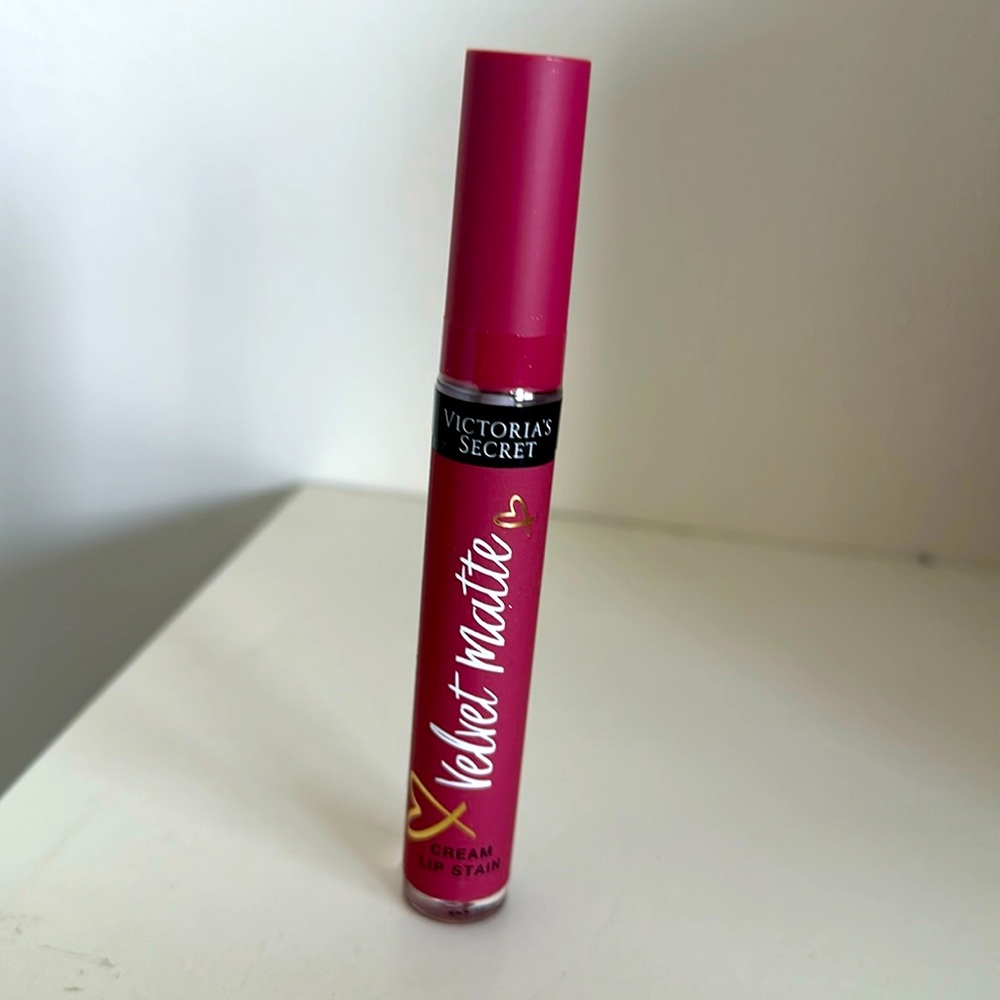 Brand New Victoria’s Secret Velvet Matte Cream Lip Stain Lipstick Color: LOVE